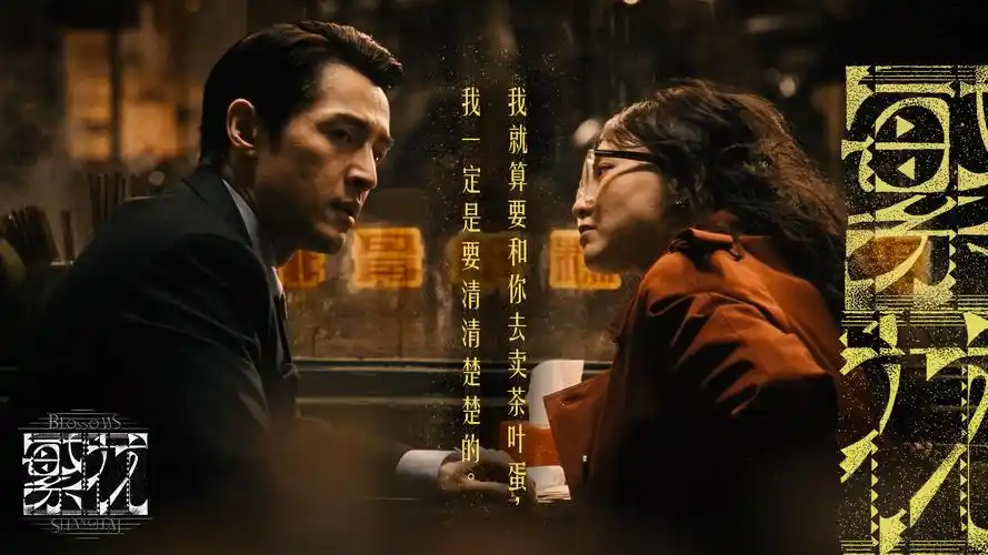 露天放映海报墙上的轮播主视觉一：幕布与折叠椅